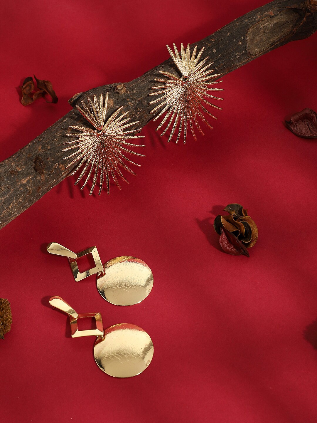 

SOHI 2Pcs Gold-Plated Contemporary Drop Earrings