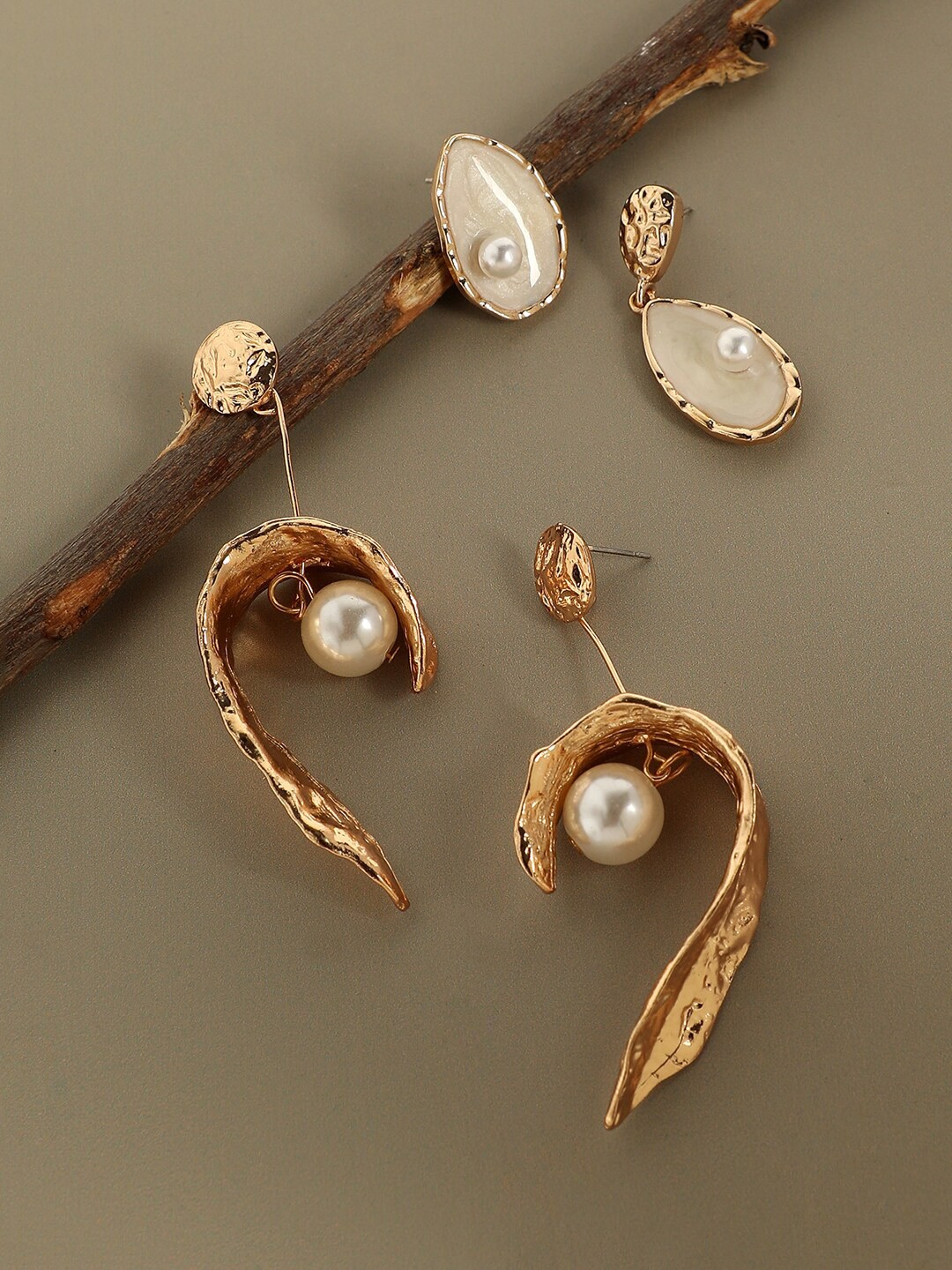 

SOHI Set Of 2 Gold-Plated Contemporary Studs Earrings