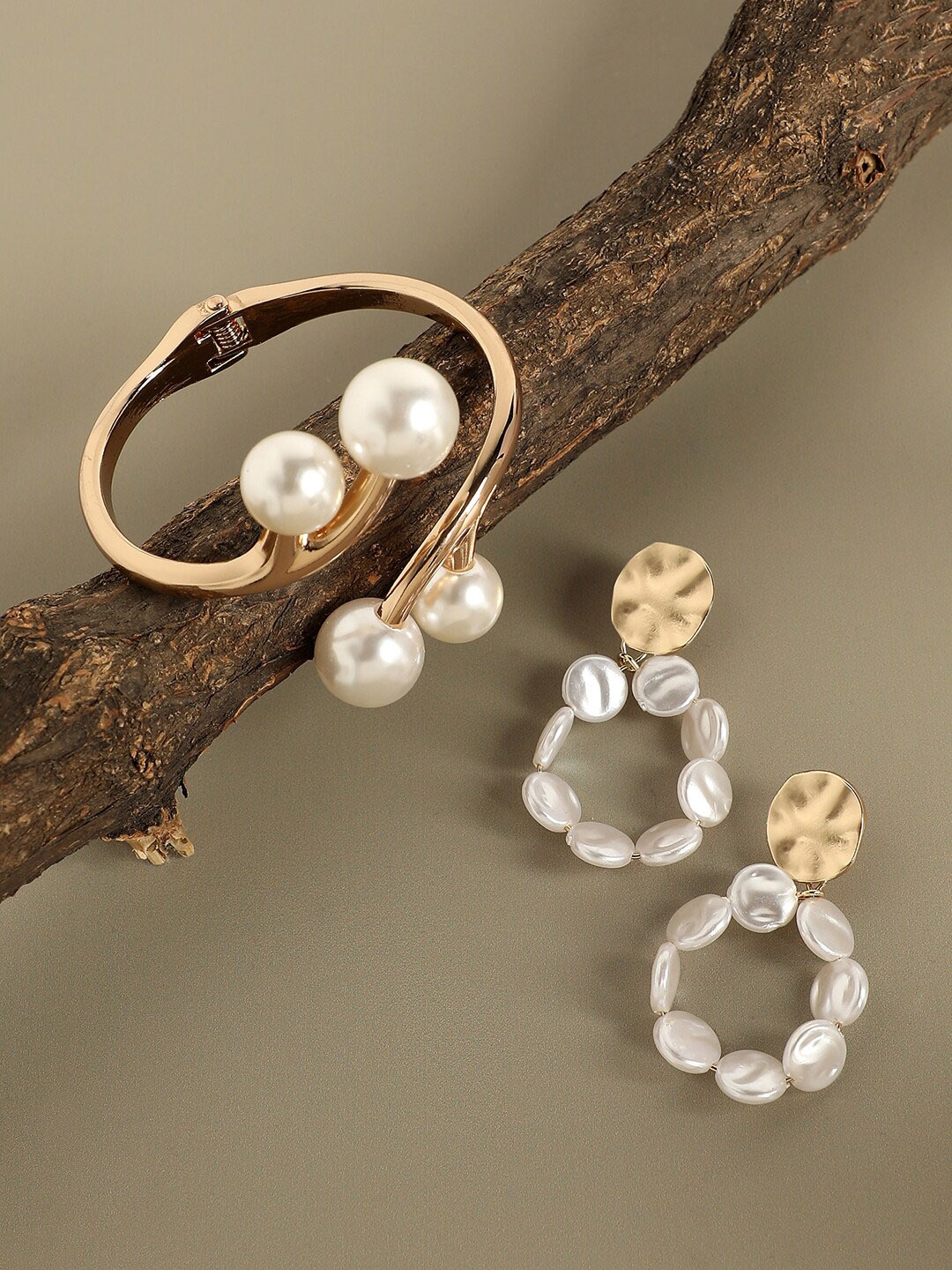 

SOHI Gold-Plated Beaded Jewellery Set