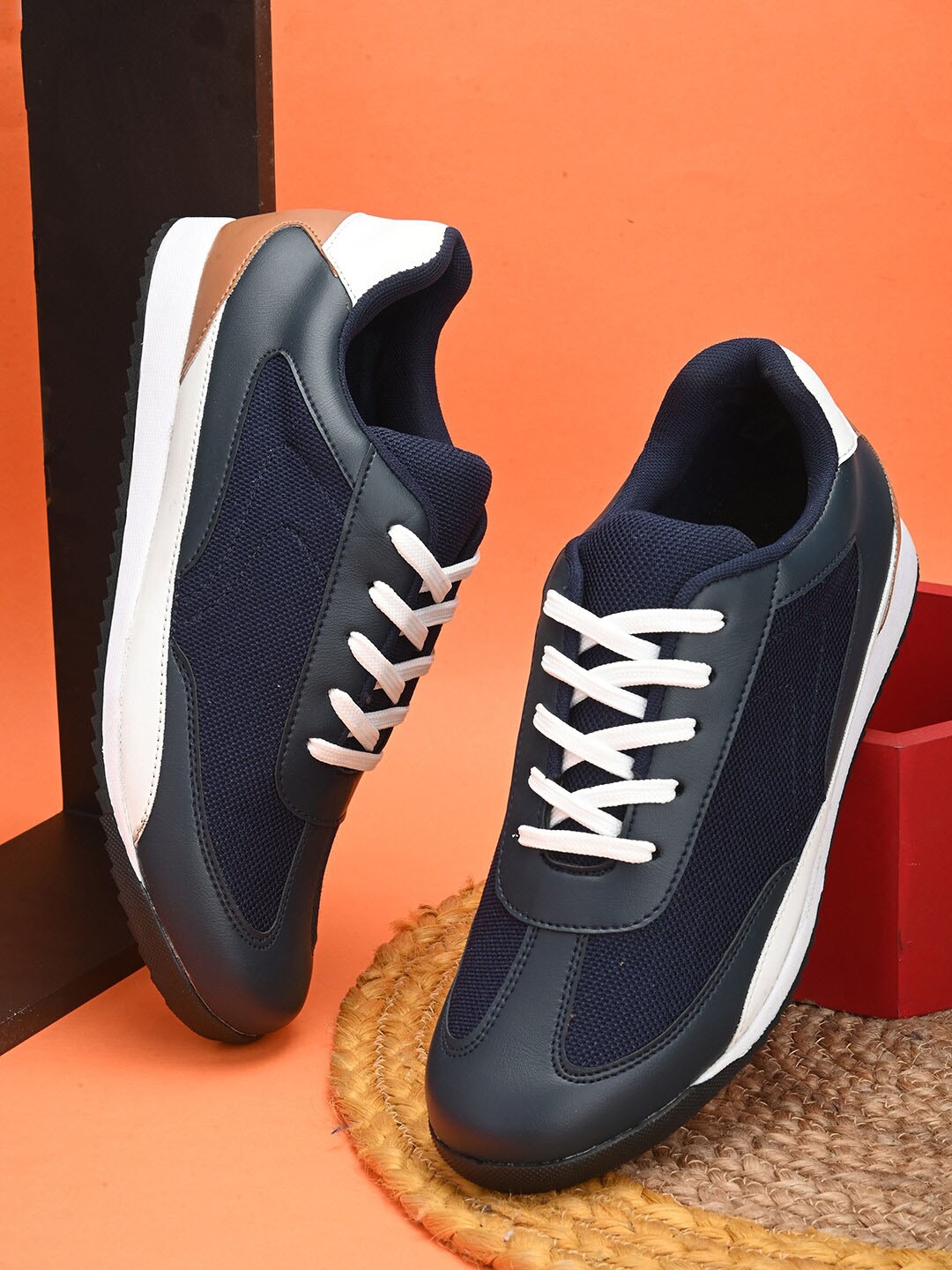 

The Roadster Lifestyle Co. Men Navy Blue And White Woven Design Sneakers