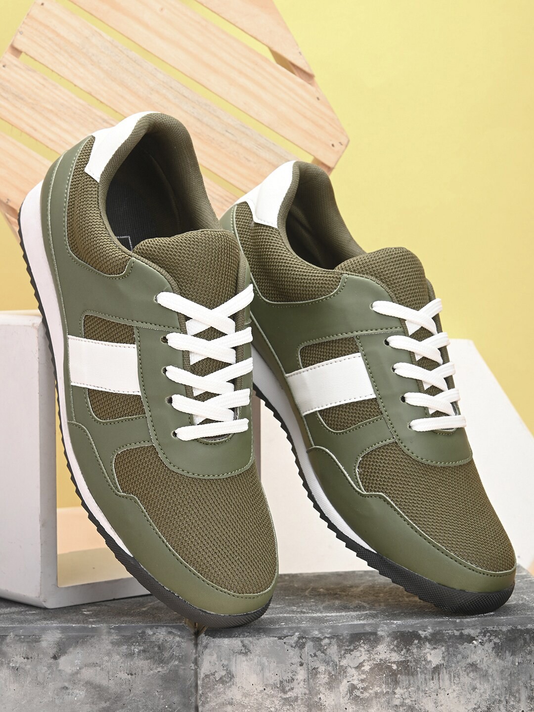

The Roadster Lifestyle Co. Men Olive Green and White Colourblocked Sneakers