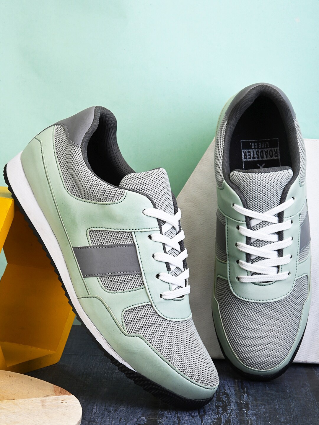 

The Roadster Lifestyle Co. Men Grey & Sea Green Colourblocked Sneakers
