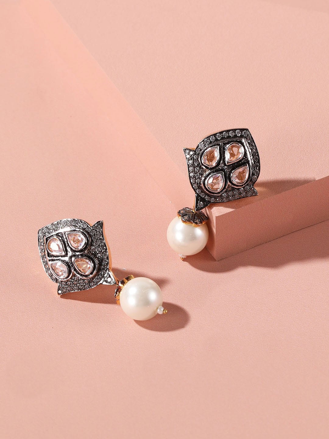 

XPNSV Gold-Plated Contemporary Drop Earrings