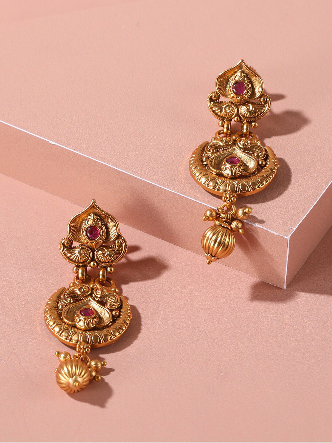 

XPNSV Gold-Plated Contemporary Drop Earrings