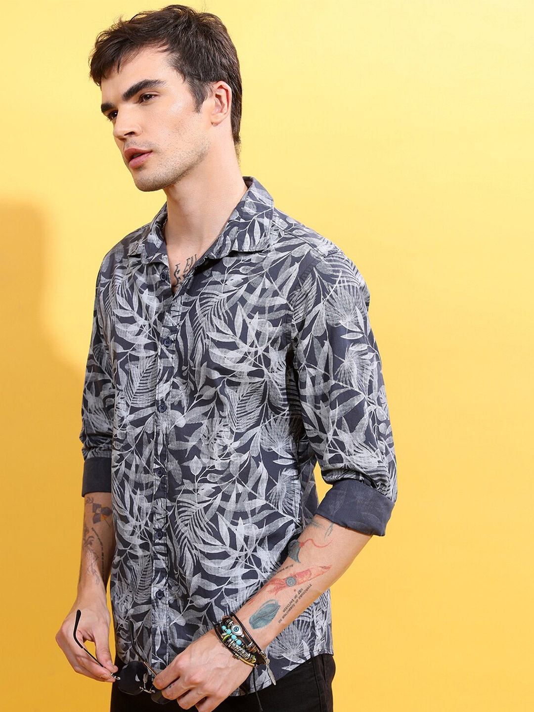

HIGHLANDER Navy Blue Floral Printed Slim Fit Cotton Casual Shirt