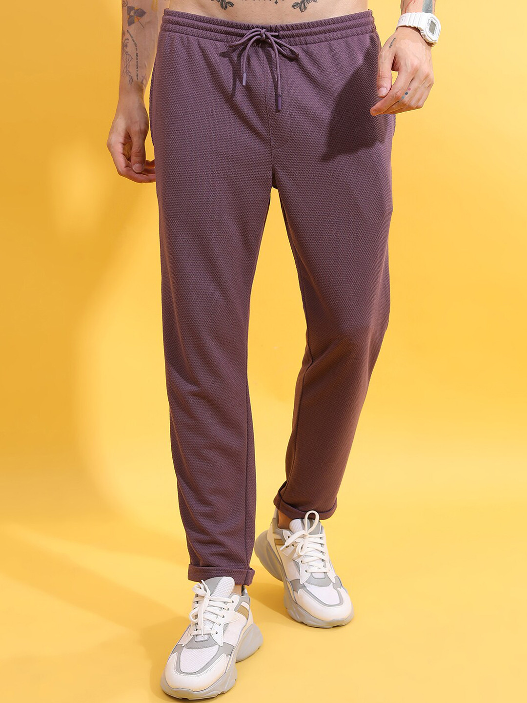

HIGHLANDER Men Popcorn Structured Slim Fit Trouser, Magenta