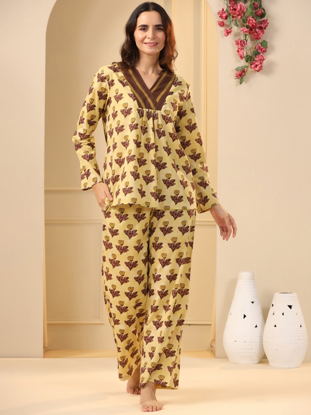 

SANSKRUTIHOMES Brown Ethnic Motifs Printed Pure Cotton Night Suit