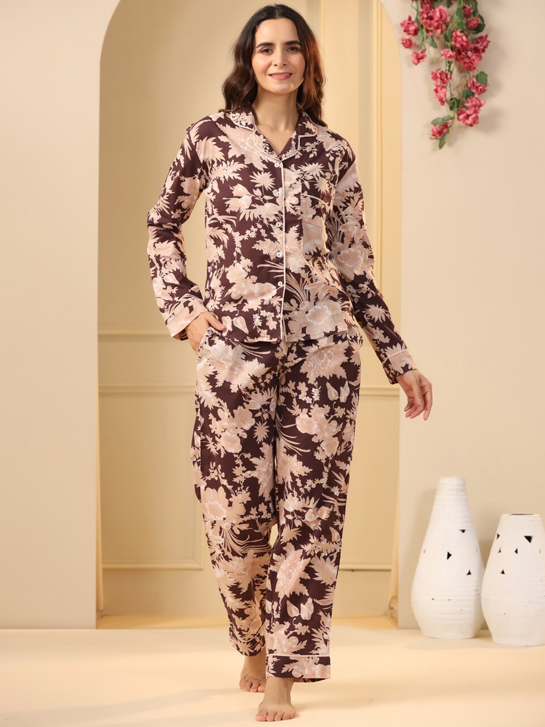 

SANSKRUTIHOMES Brown & Beige Floral Printed Pure Cotton Night Suit