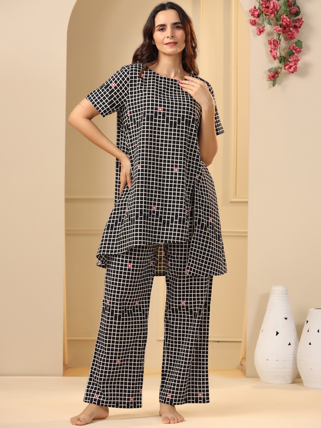 

SANSKRUTIHOMES Black & White Checked Pure Cotton Night Suit