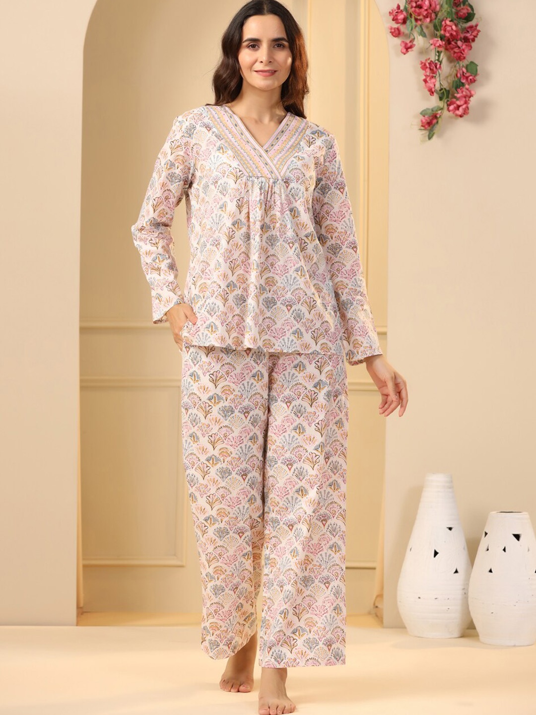 

SANSKRUTIHOMES Off White & Pink Ethnic Motifs Printed Pure Cotton Night Suit