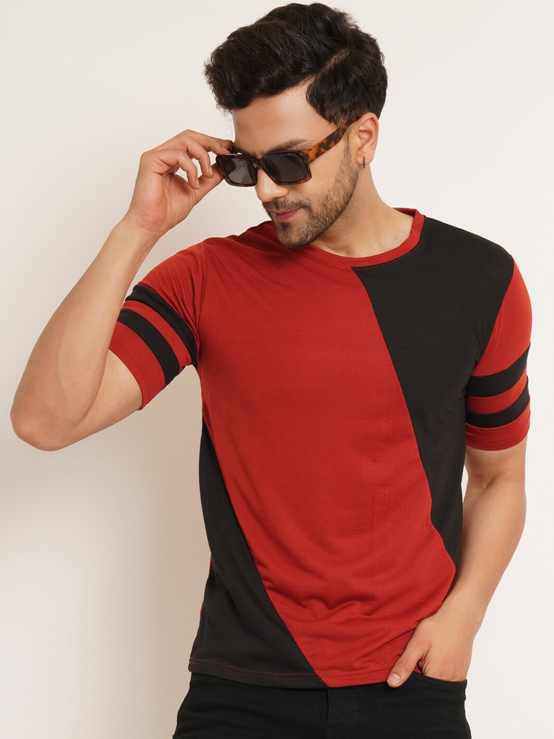 

Kushi Flyer Round Neck Colourblocked Cotton T-shirt, Maroon