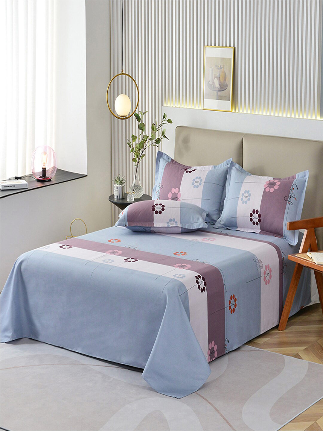 

JC Collection Blue & White Floral 140 TC King Bedsheet With 2 Pillow Covers