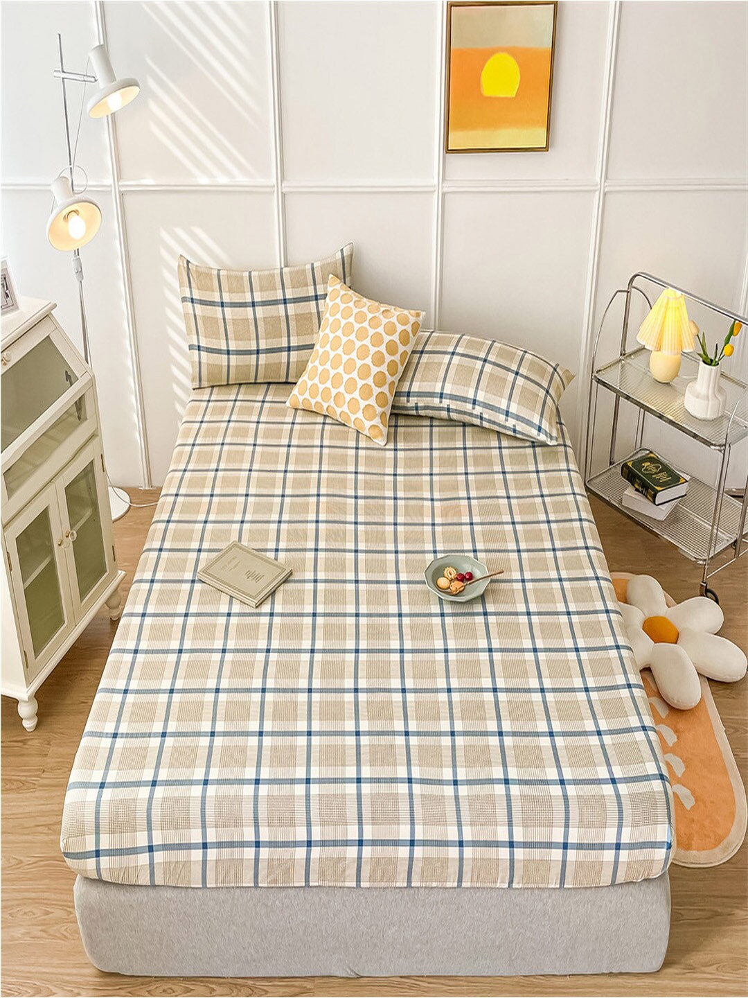 

JC Collection Beige & Blue Geometric Fitted 150 TC Queen Bedsheet With 2 Pillow Covers
