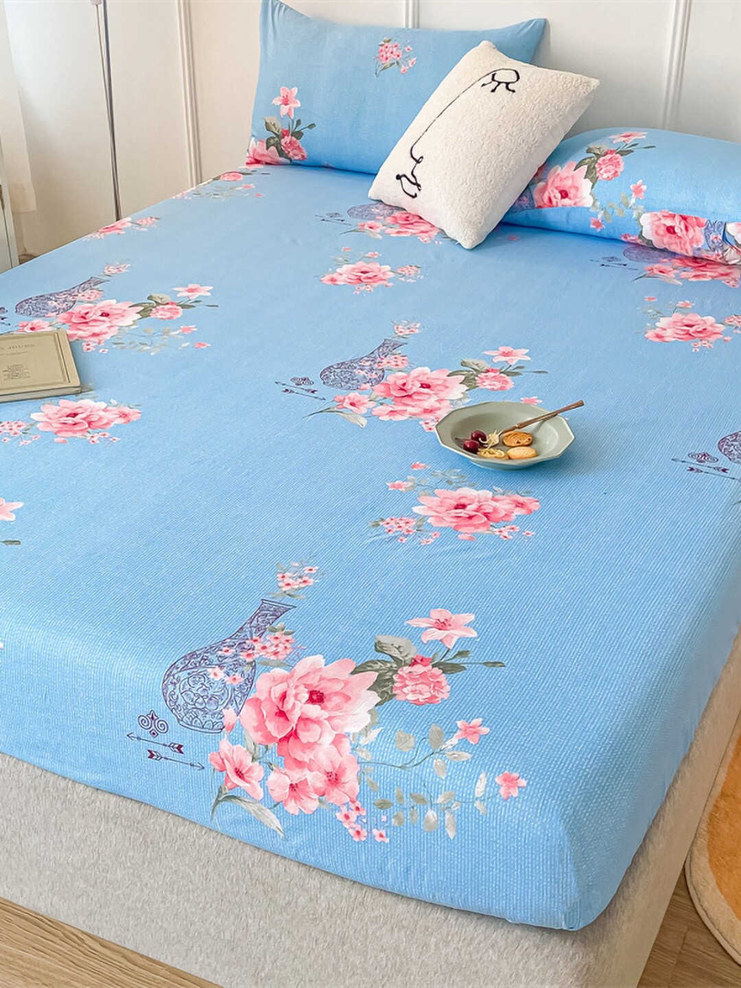 

JC Collection Blue & Pink Floral 150 TC Fitted King Bedsheet with 2 Pillow Covers