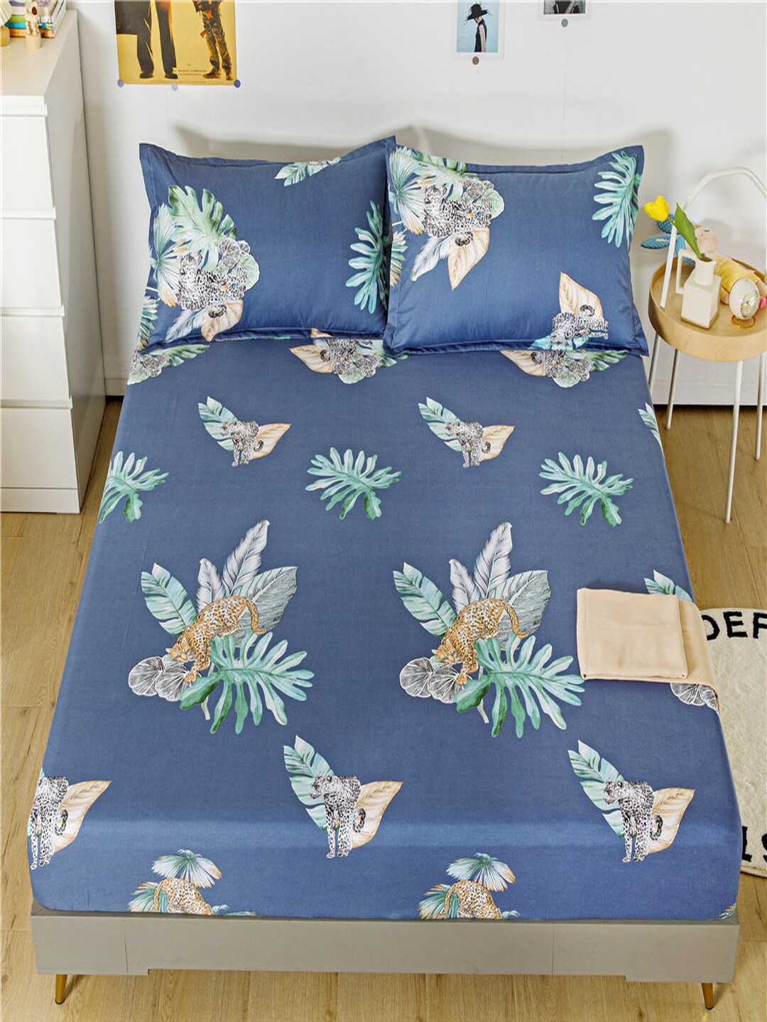 

JC Collection Blue & Green Floral 140 TC King Bedsheet With 2 Pillow Covers