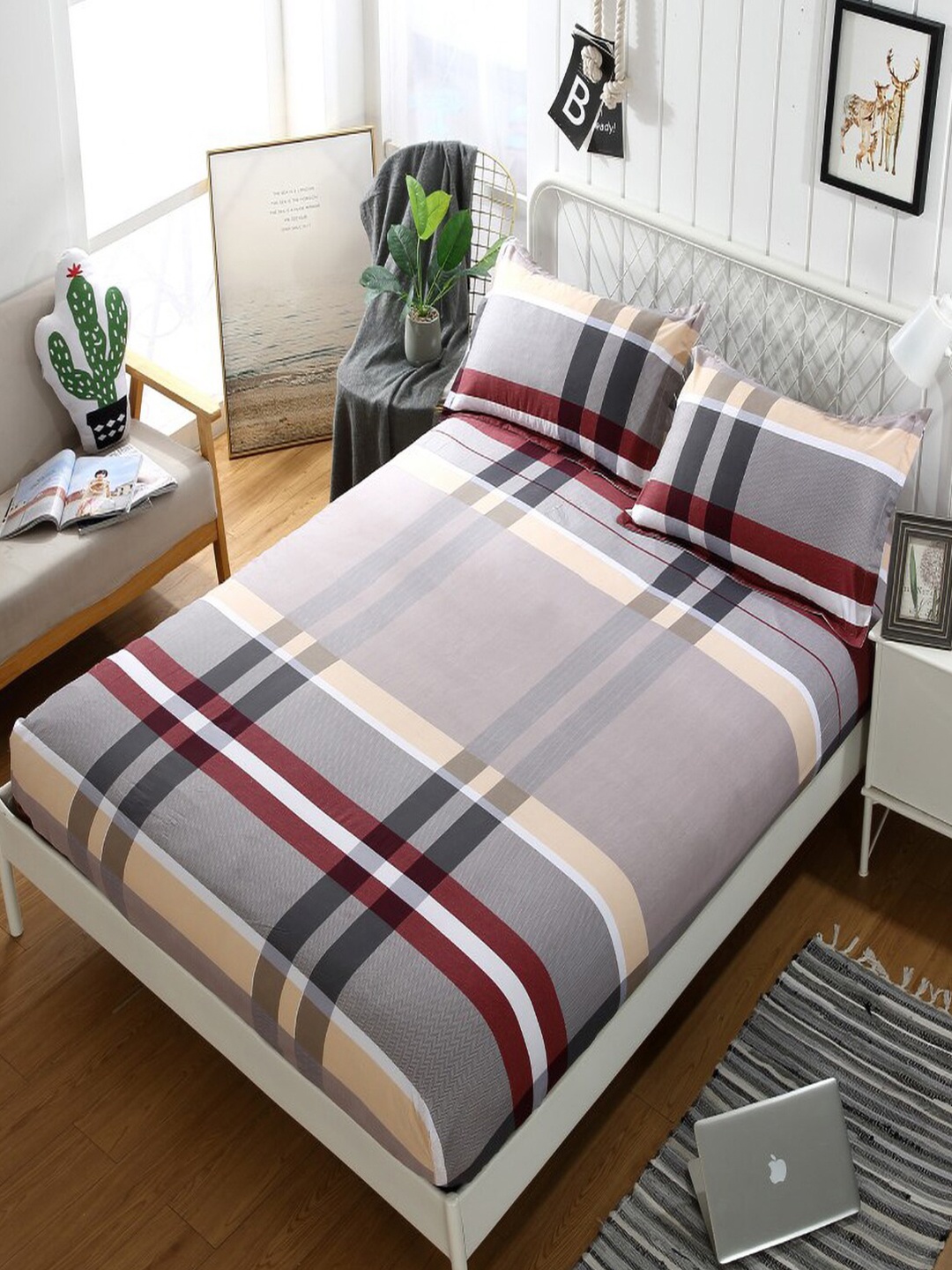 

JC Collection Grey & Maroon Geometric 140 TC Queen Bedsheet With 2 Pillow Covers