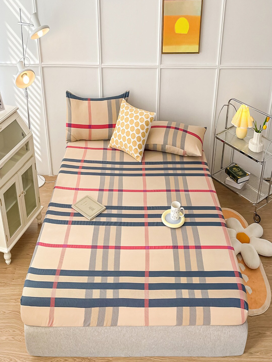 

JC HOME Peach-Coloured & Blue Geometric 150 TC King Bedsheet With 2 Pillow Covers