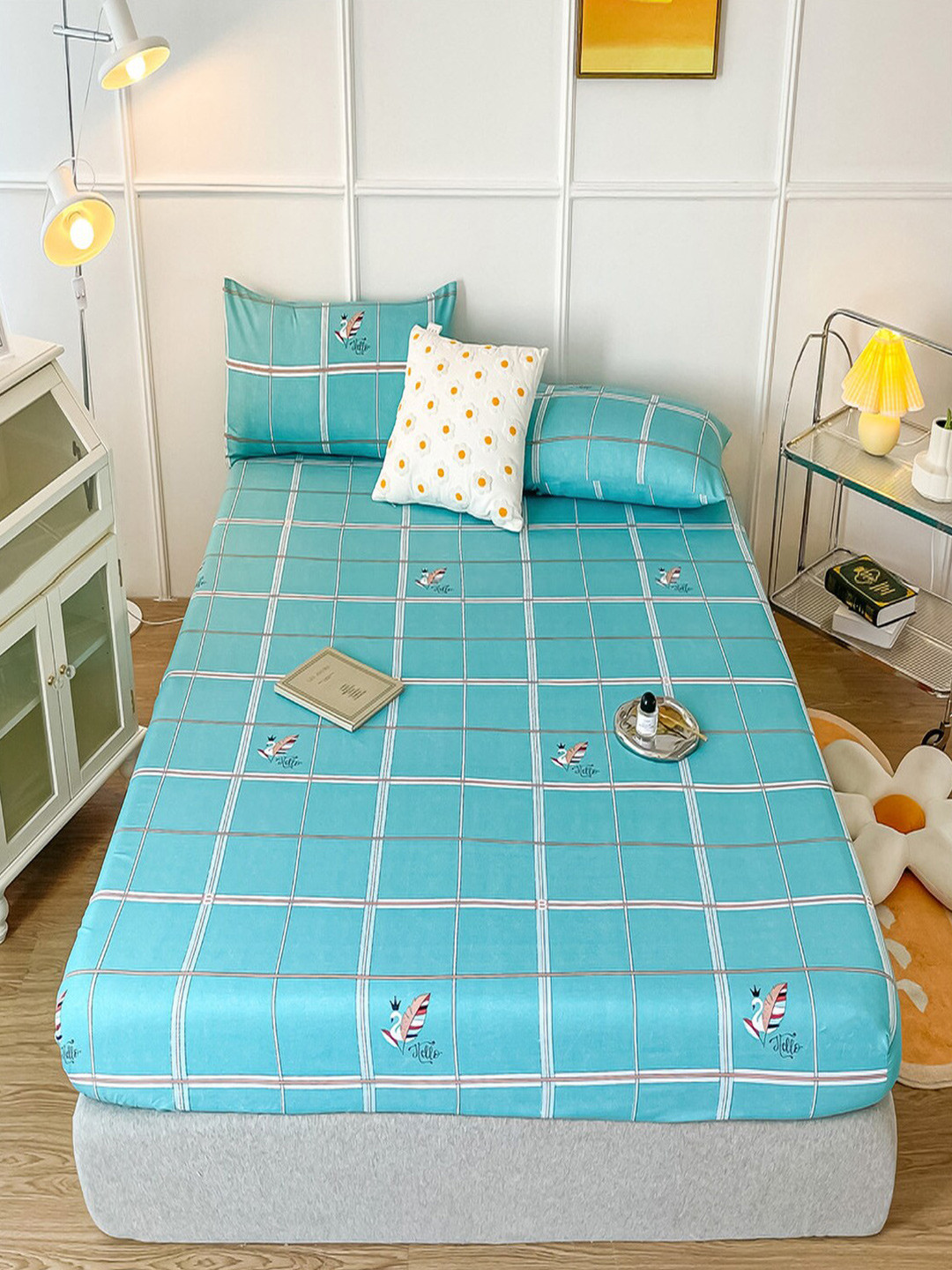 

JC Collection Blue & White Geometric 150 TC Queen Bedsheet With 2 Pillow Covers