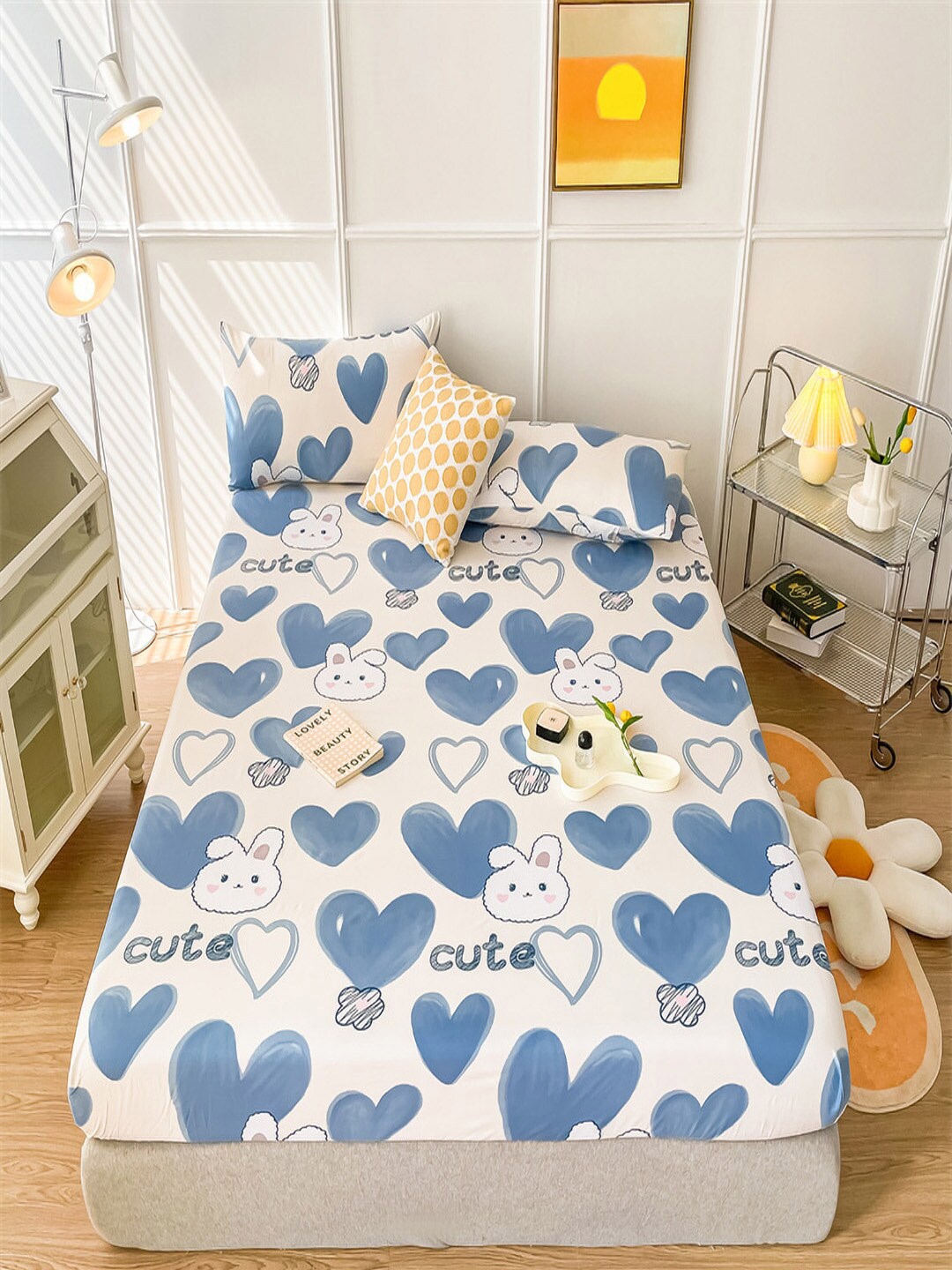 

JC Collection Blue & White Conversational 150 TC King Bedsheet With 2 Pillow Covers