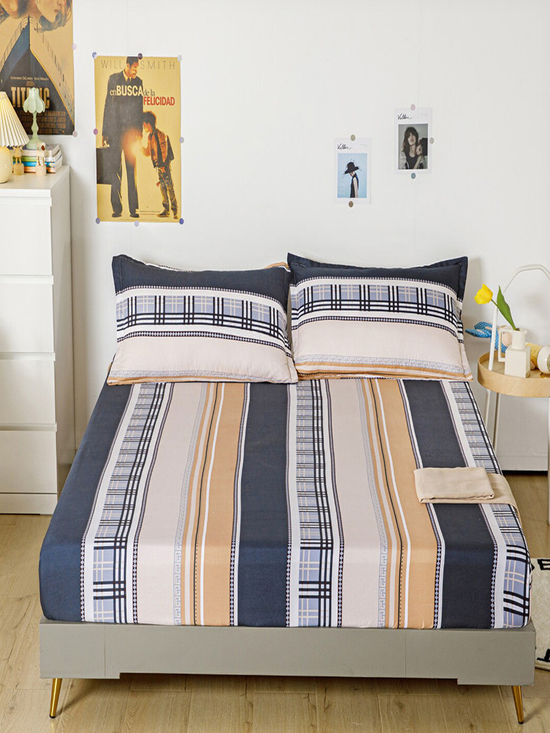 

JC Collection Grey & Beige Geometric 140 TC Fitted King Bedsheet With 2 Pillow Covers