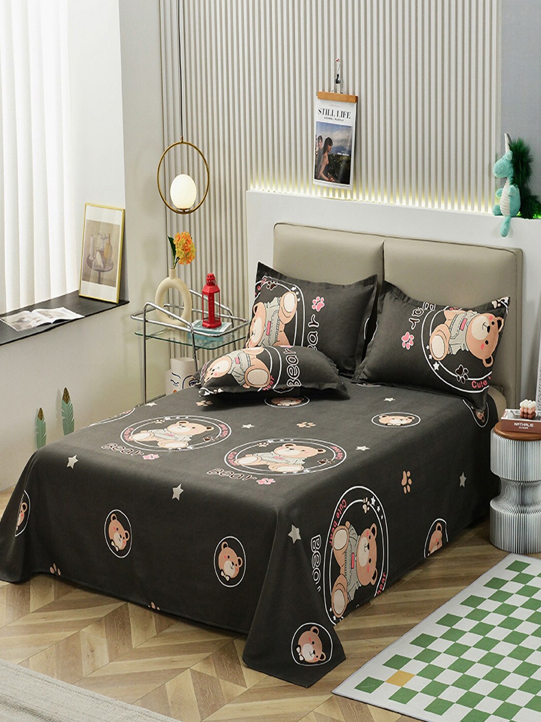 

JC Collection Black & Beige Printed 140 TC Queen Bedsheet & 2 Pillow Covers