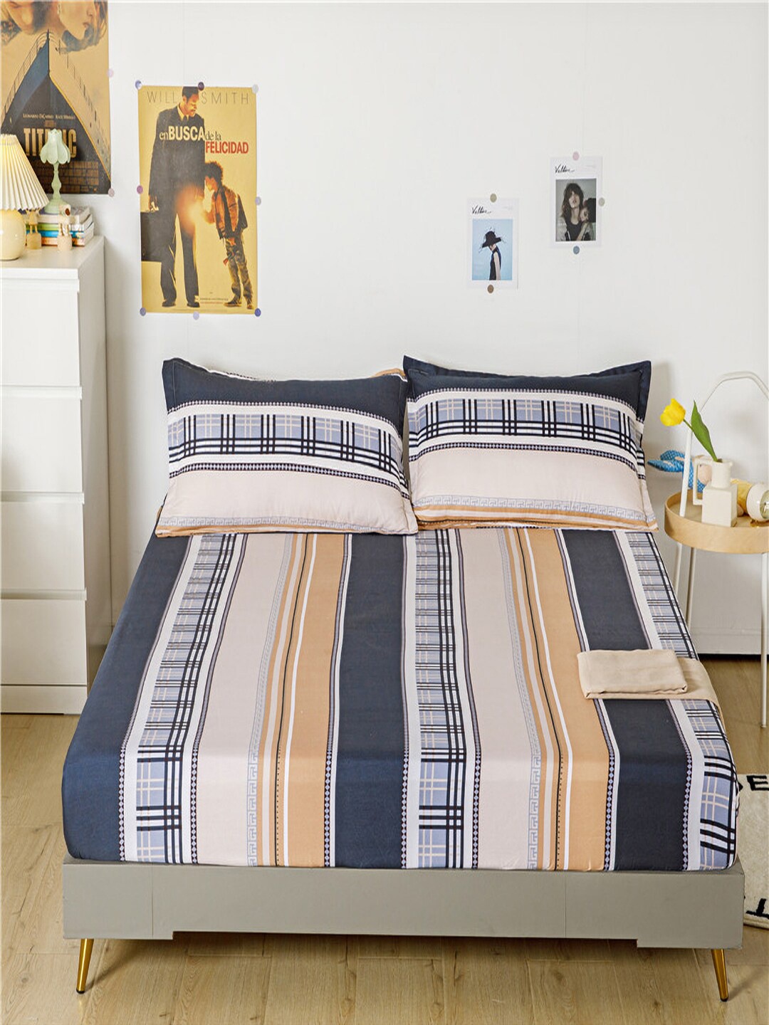 

JC Collection Grey & Beige Printed 140 TC Fitted Queen Bedsheet & 2 Pillow Covers
