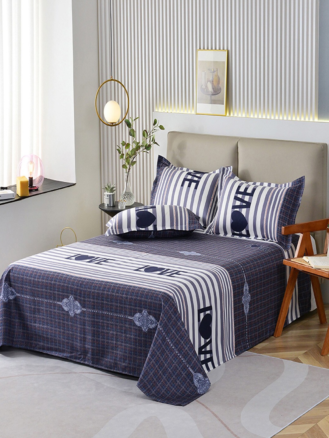 

JC Collection Blue & White Printed 140 TC King Bedsheet & 2 Pillow Covers