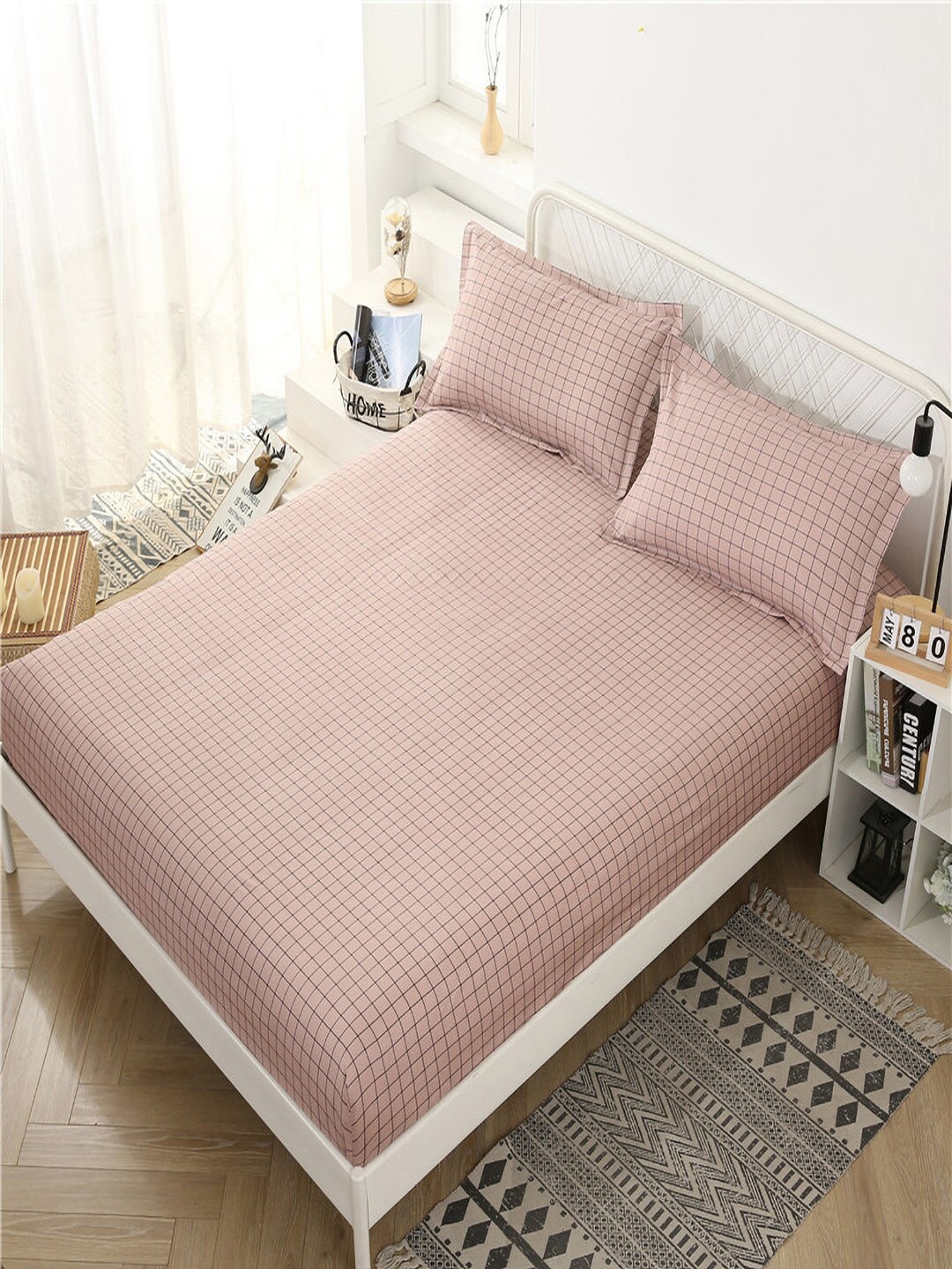 

JC HOME Pink & Black Geometric 140 TC King Bedsheet With 2 Pillow Covers