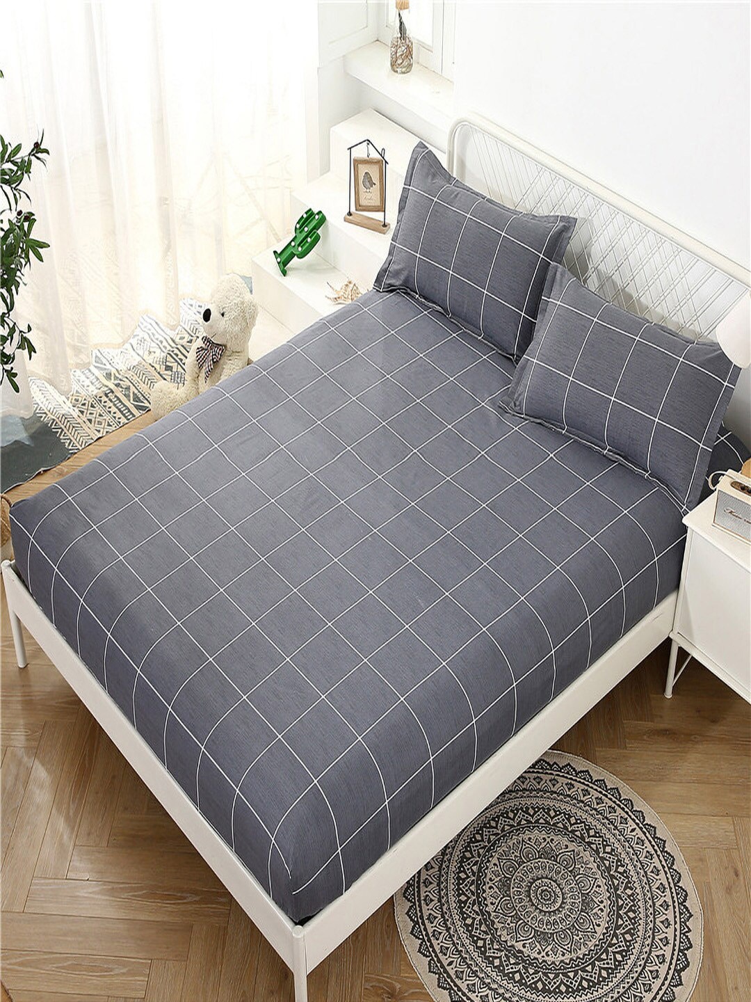 

JC HOME Grey White Geometric Fitted 140 TC King Bedsheet With 2 Pillow Covers