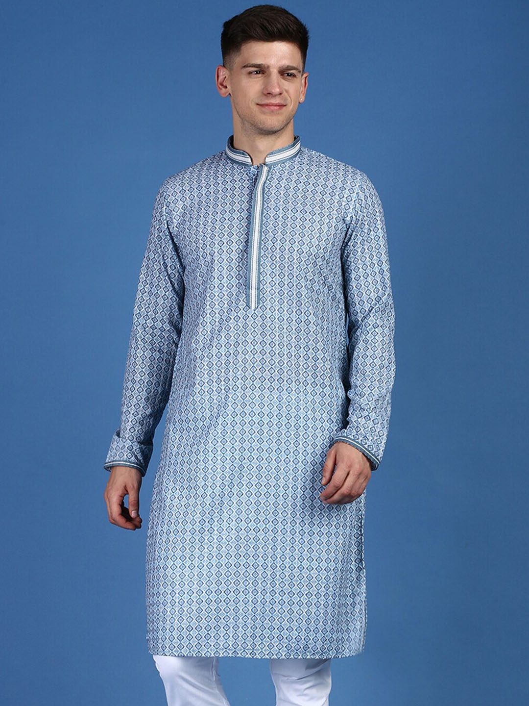 

Sanwara Mandarin Collar Chikankari Kurta, Blue