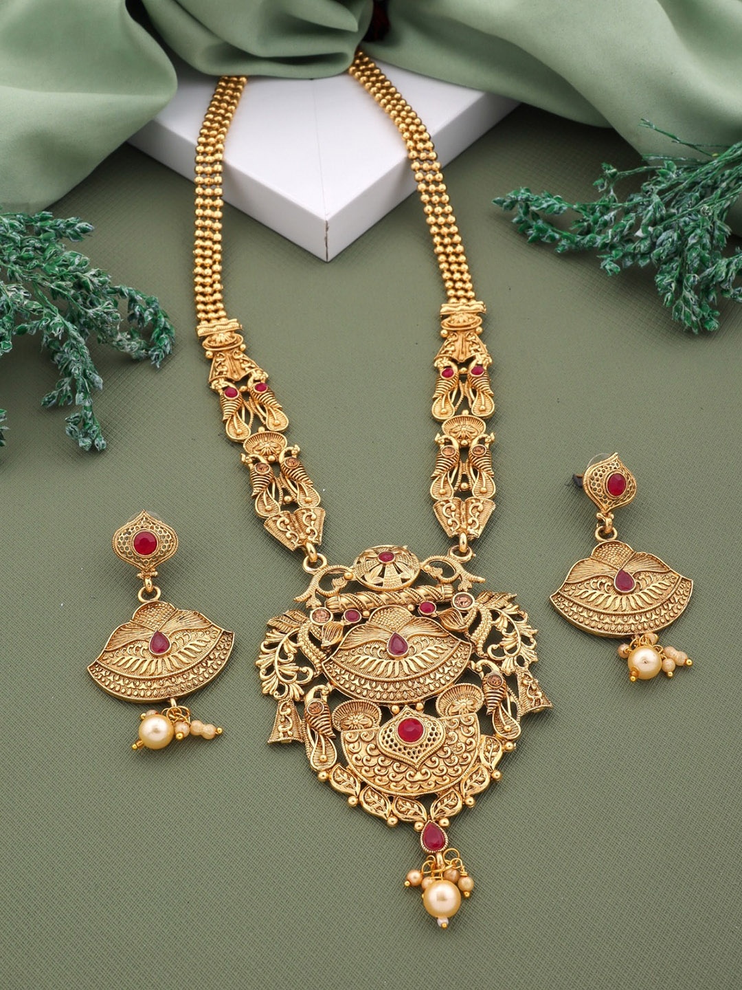 

ROFARWORD Gold-Plated Stone-Studded & Pearl Beaded Jewellery Set