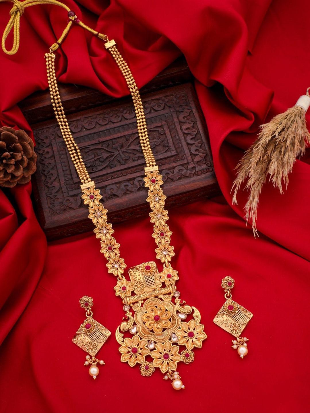

ROFARWORD Gold-Plated Stone-Studded & Pearl Beaded Jewellery Set