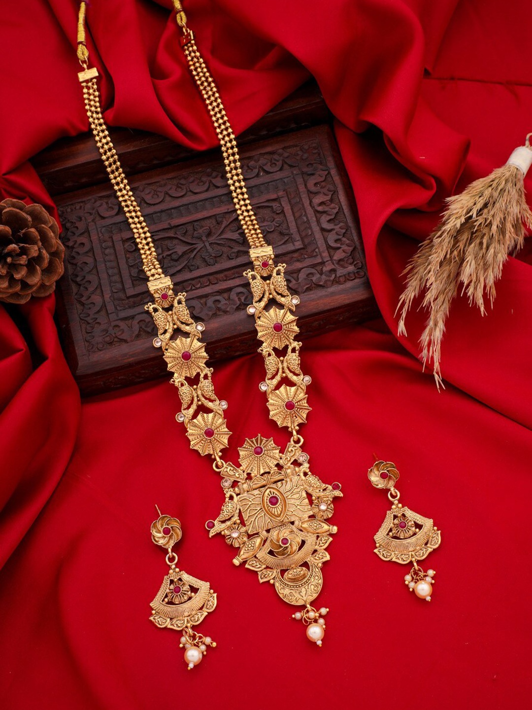 

ROFARWORD Gold-Plated Stone-Studded & Pearl Beaded Jewellery Set
