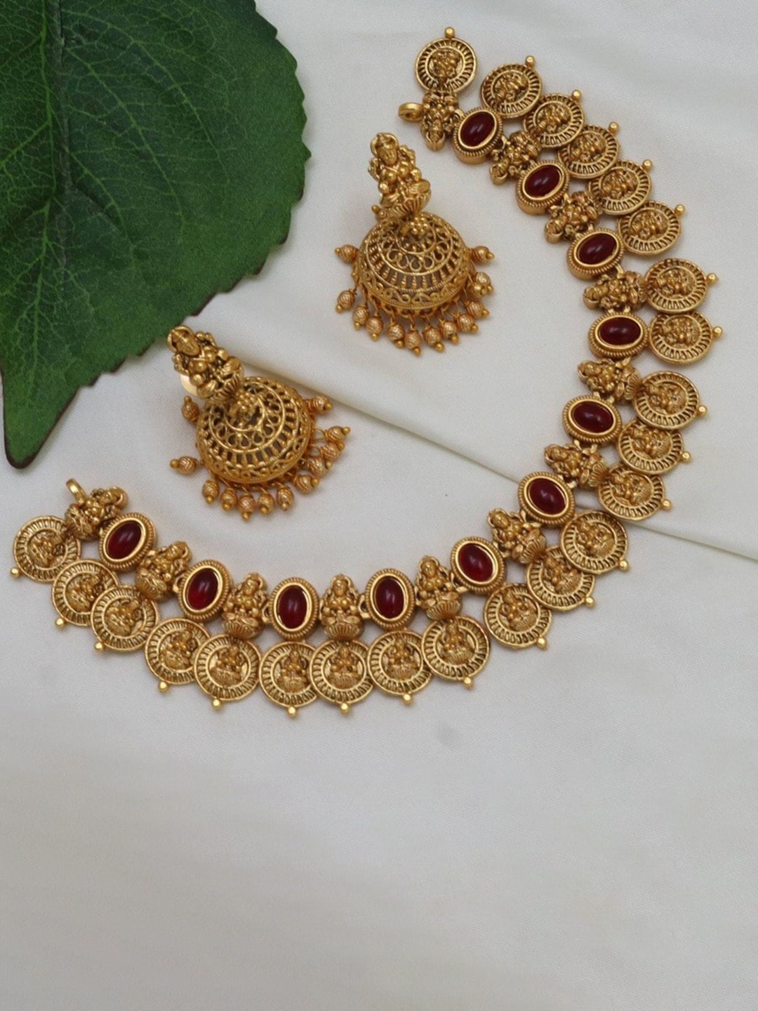 

ROFARWORD Gold-Plated Stone-Studded & Beaded Jewellery Set