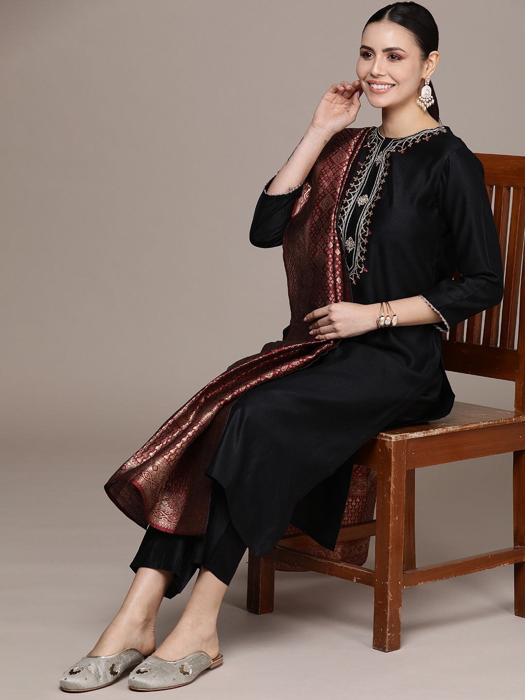 

Anouk Women Ethnic Motifs Yoke Design Regular Sequinned Kurta with Trousers & Dupatta, Black