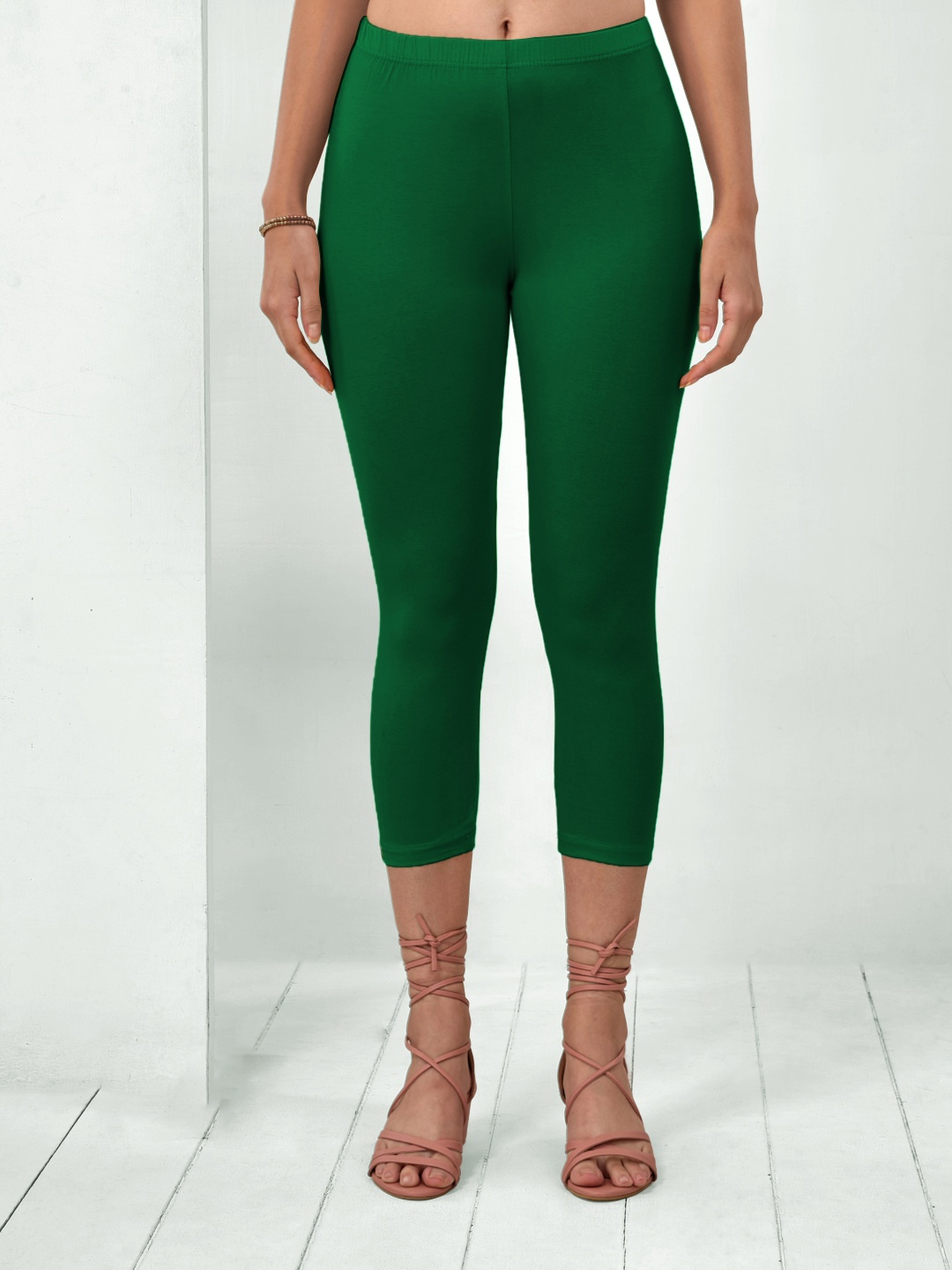 

LYRA Women Mid-Rise Cotton Slip-On Capris, Green