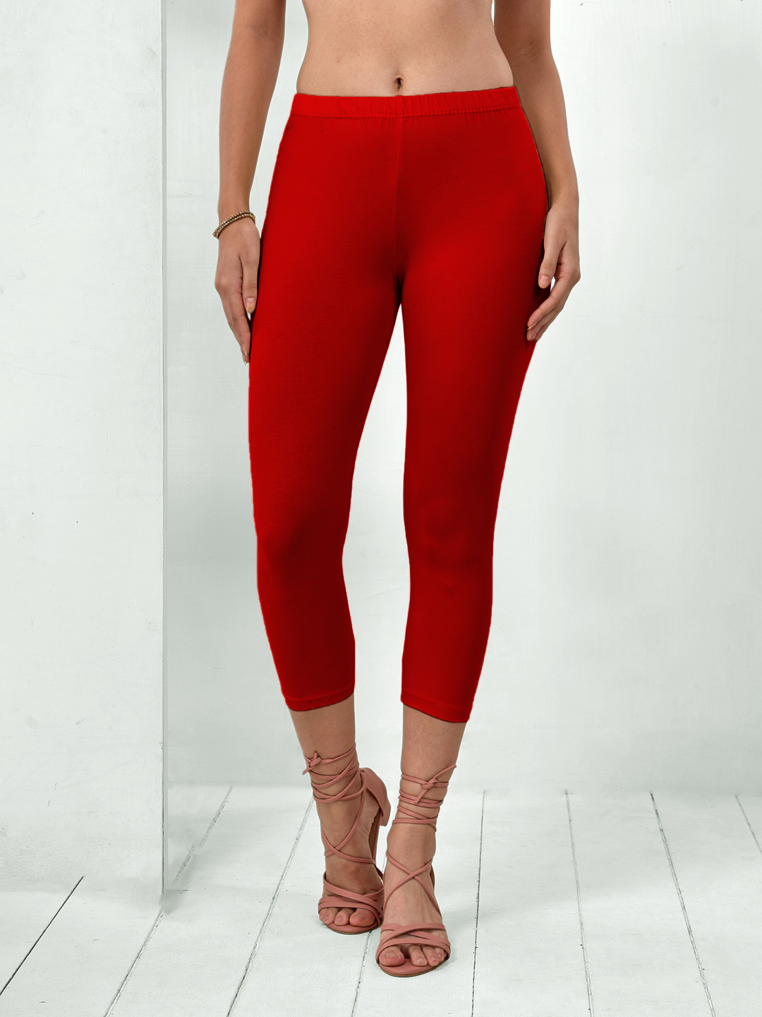 

LYRA Women Mid-Rise Cotton Slip-On Capris, Red
