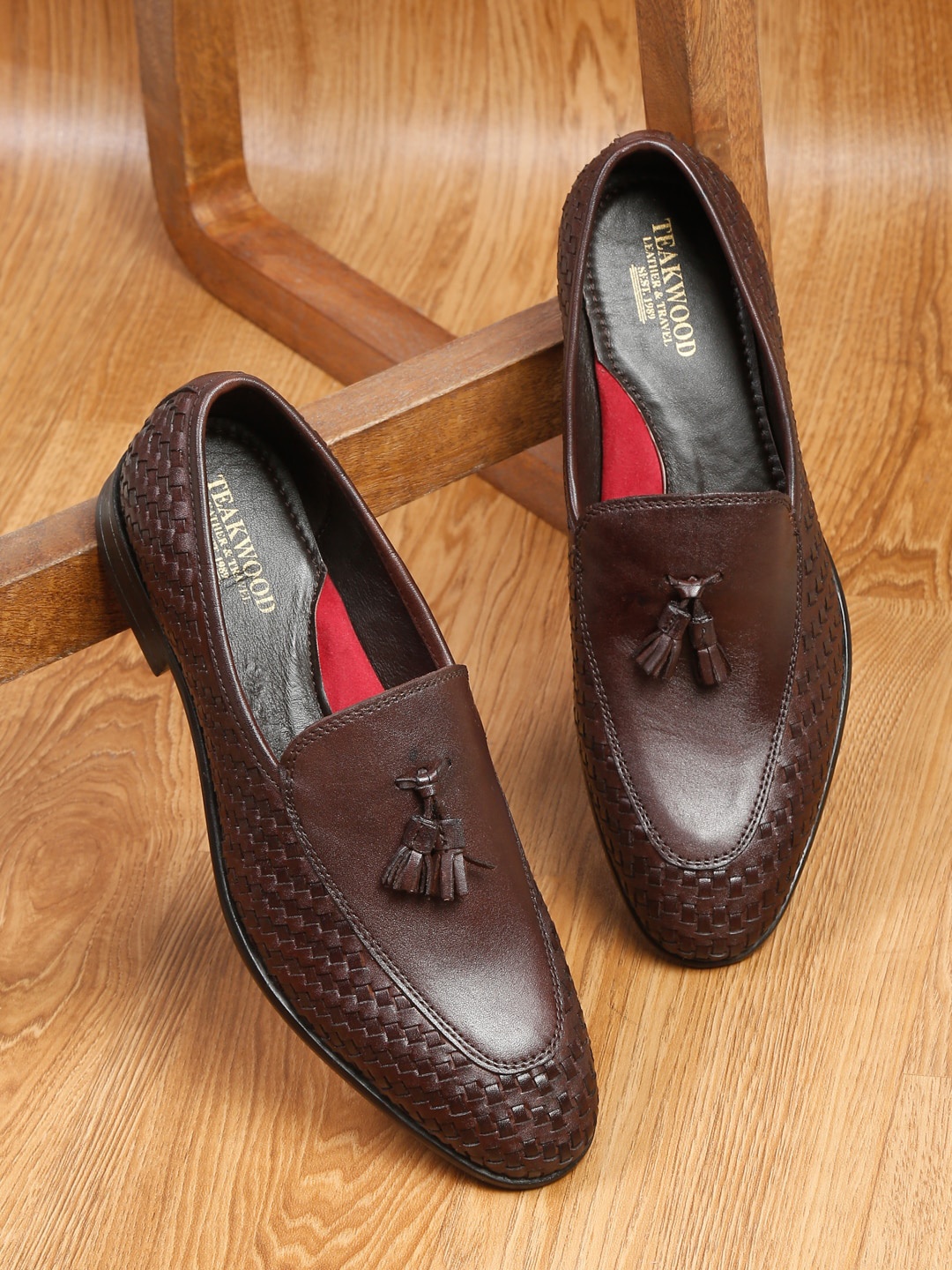 

Teakwood Leathers Men Textured Slip-On Mojaris, Brown