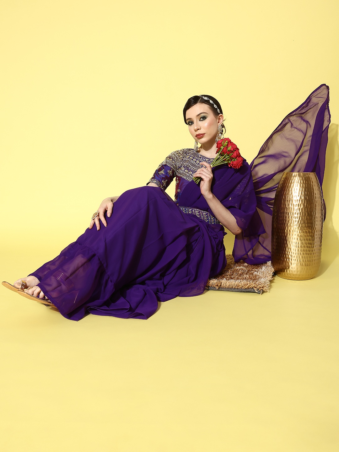 

Mitera Blue & Gold-Toned Pure Georgette Belted Saree
