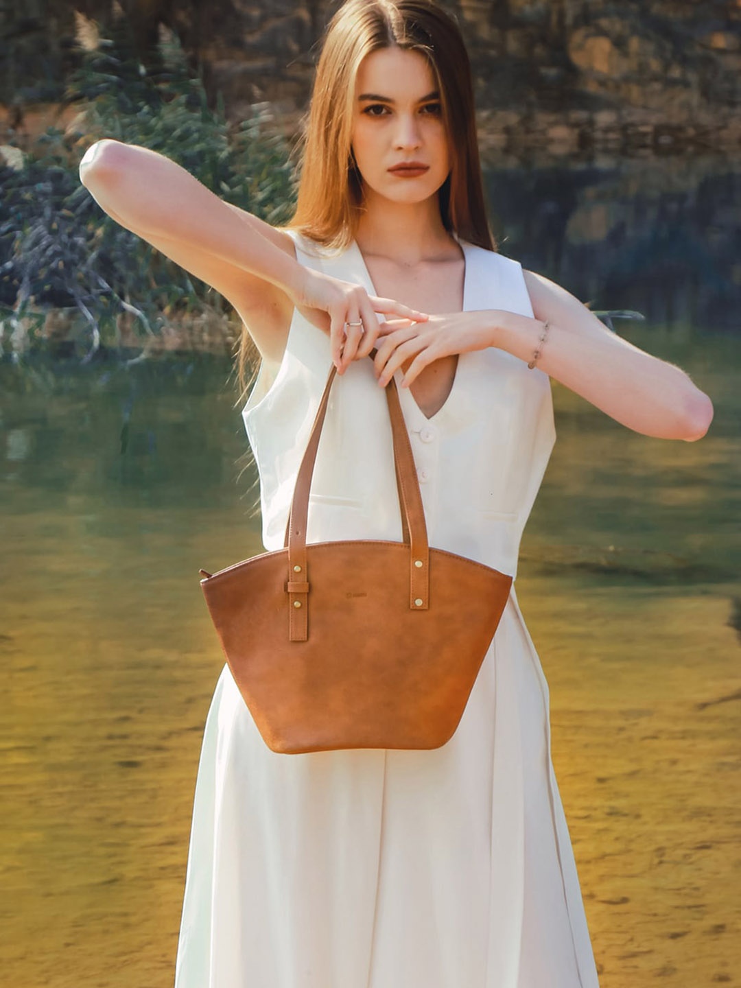 

RASHKI Textured Structured Handheld Bag, Tan