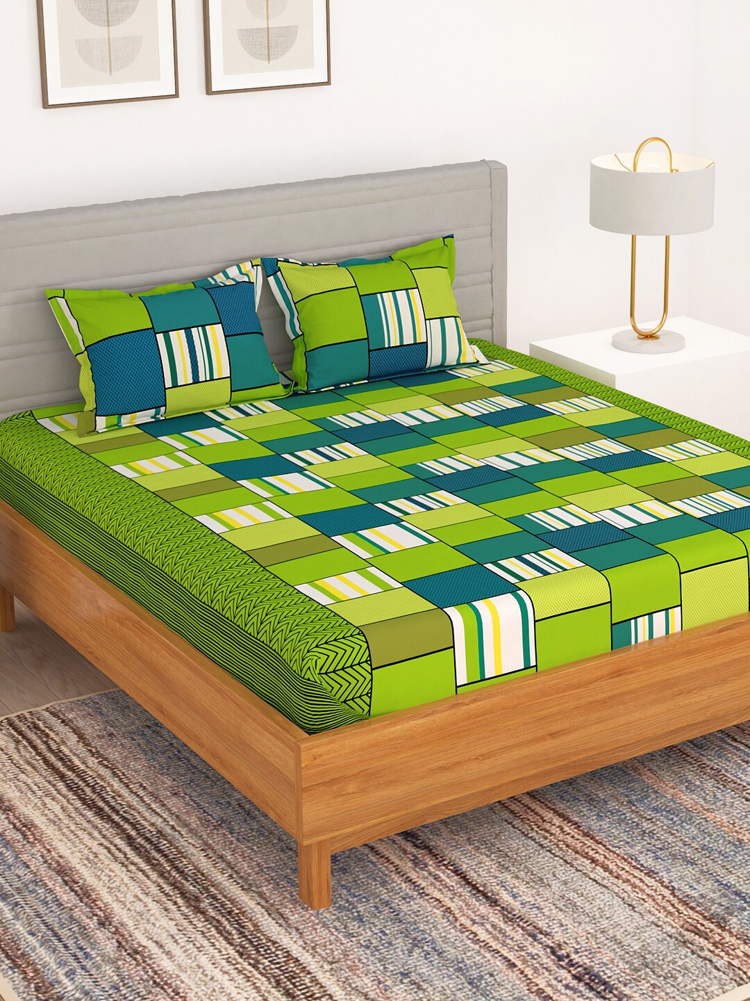 

Bedspun Green & White Geometric Flat 150 TC Queen Bedsheet With 2 Pillow Covers