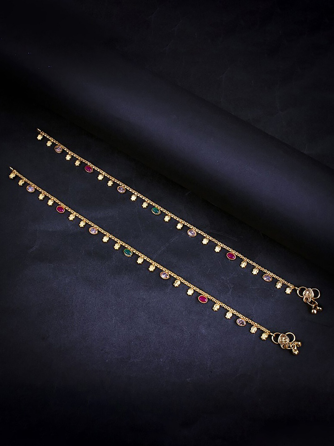 

Sukkhi 2-Pcs Gold-Plated Stone-Studded Anklets