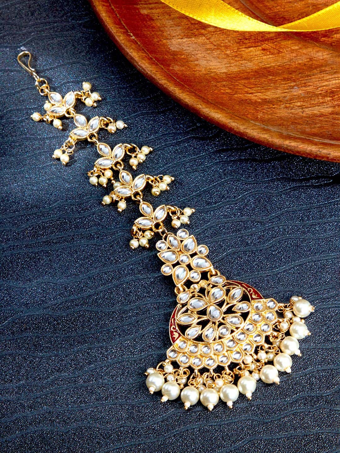 

Sukkhi Gold Plated Kundan-Studded & Peal-Beaded Maangtikka