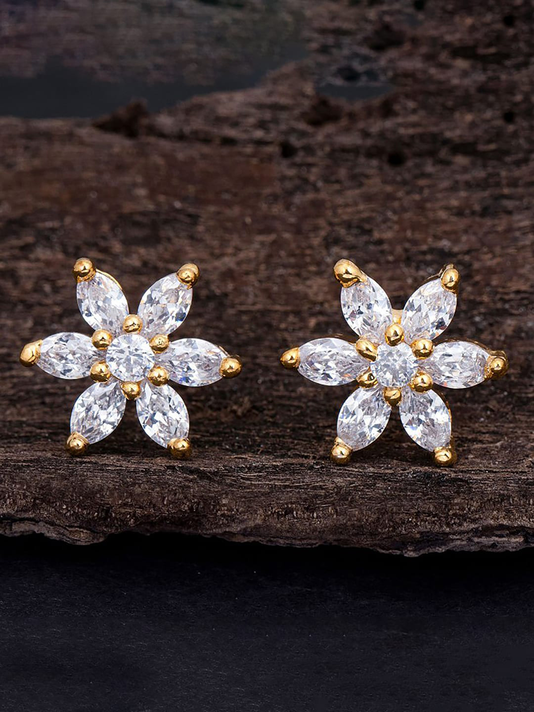 

Sukkhi Gold-Plated Contemporary Studs Earrings