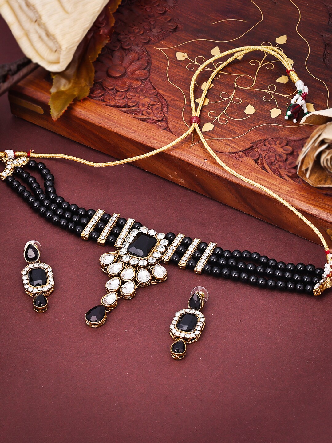 

Sukkhi Gold-Plated Stone-Studded Necklace & Earrings
