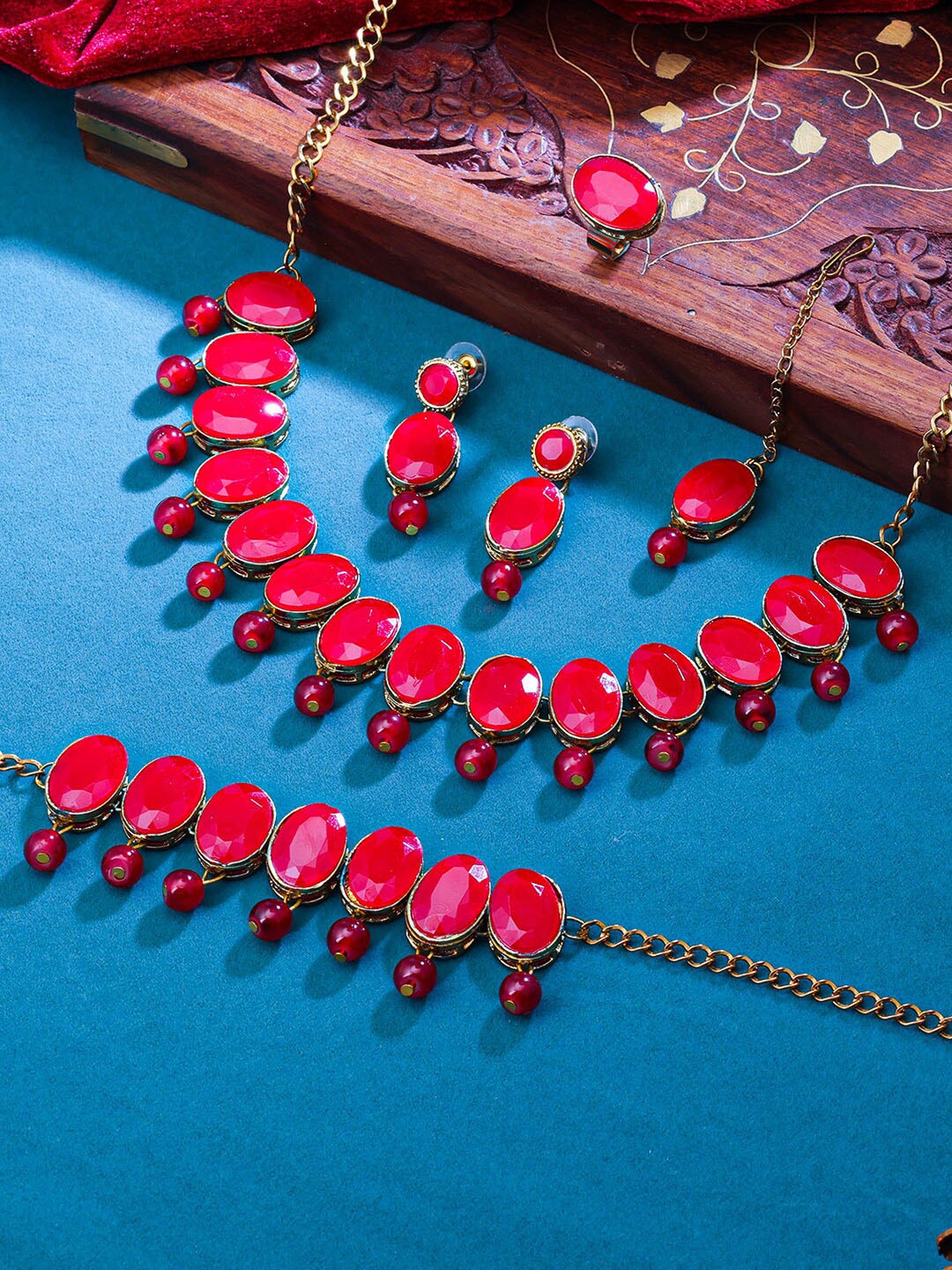 

Sukkhi Gold-Plated Stone-Studded & Beaded Necklace & Earrings