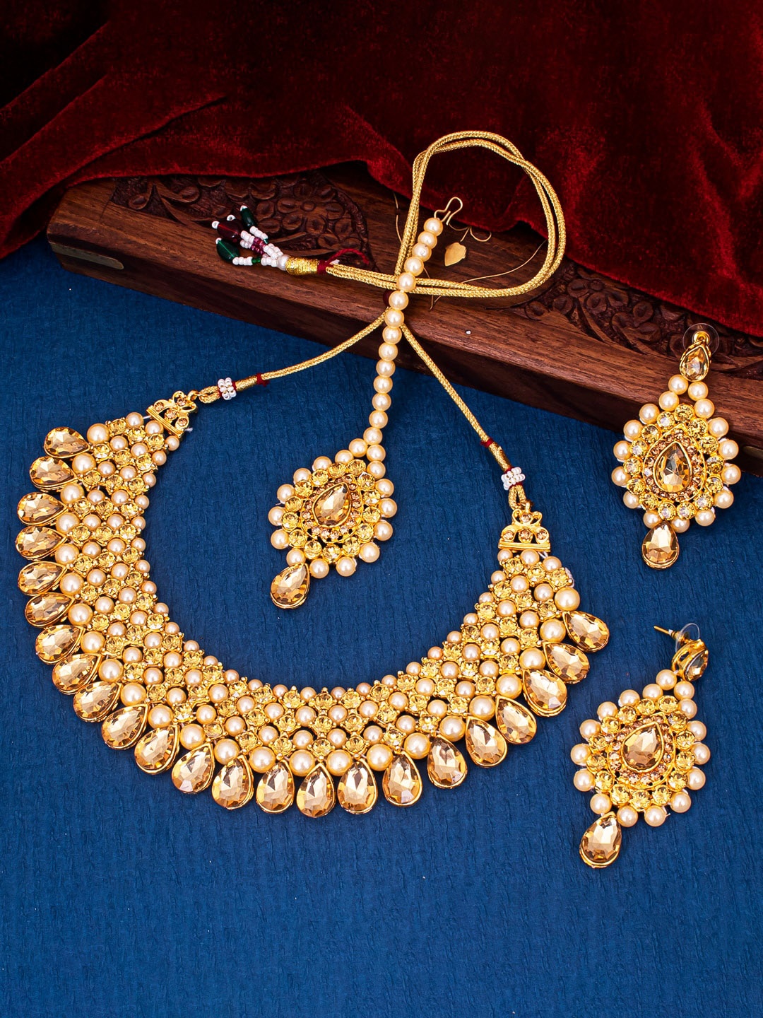 

Sukkhi Gold-Plated Stone-Studded & Beaded Necklace & Earrings With Maang Tika