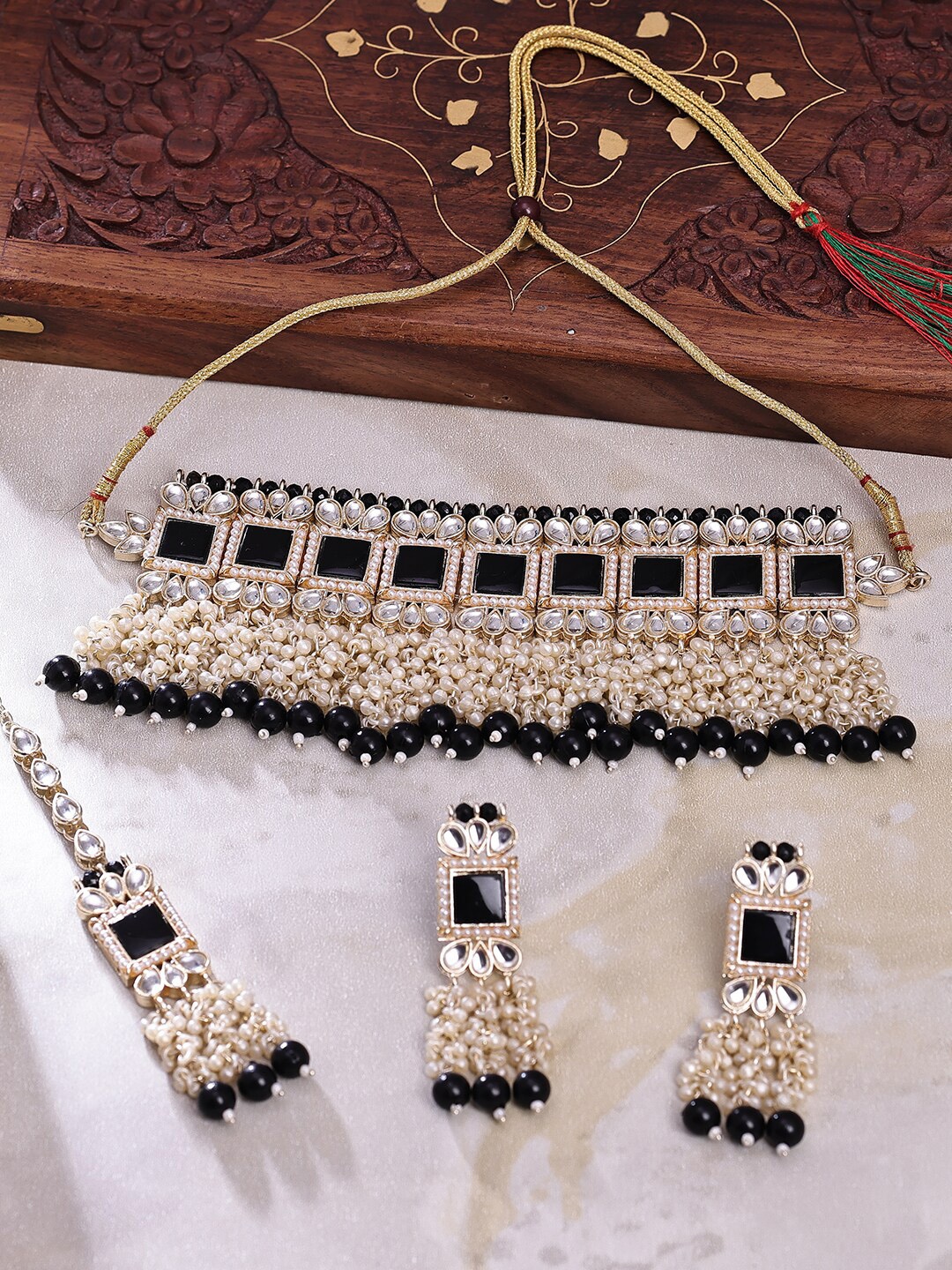 

Sukkhi Gold-Plated Stone-Studded & Beaded Necklace & Earrings With Maang Tika