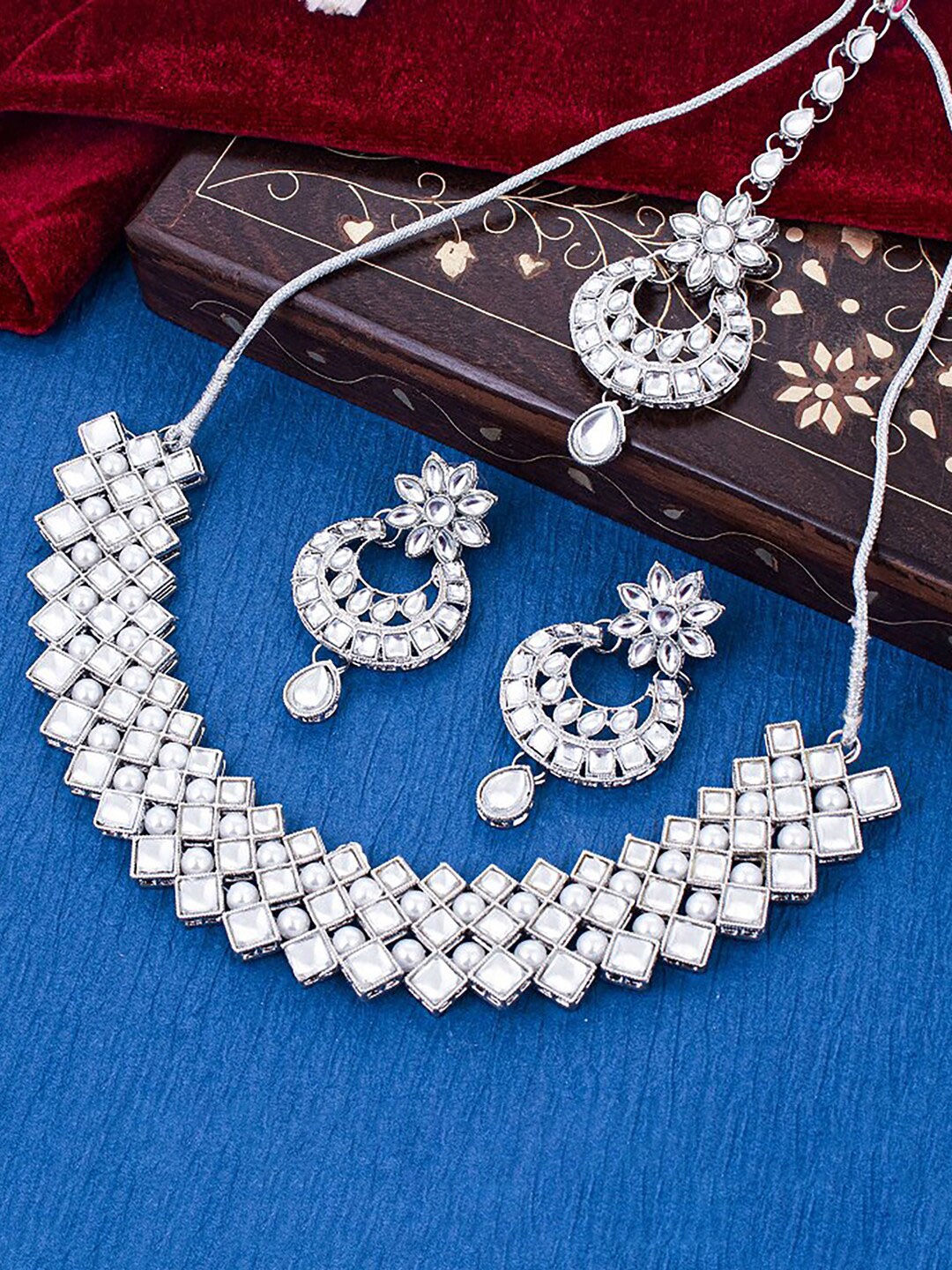 

Sukkhi Rhodium-Plated Stone-Studded Necklace & Earrings With Maang Tikka, Silver