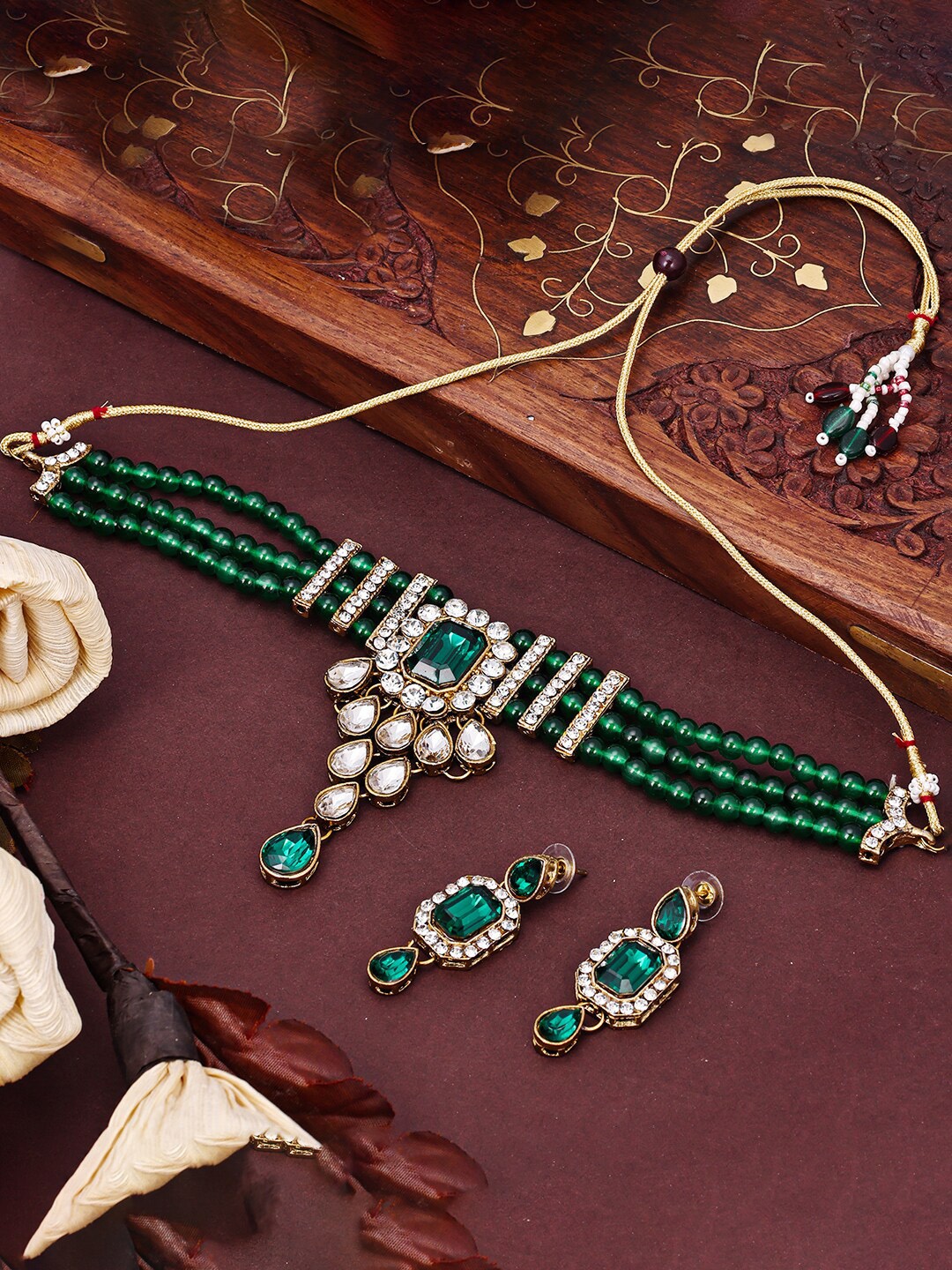 

Sukkhi Gold-Plated Stone-Studded & Beaded Jewellery Set